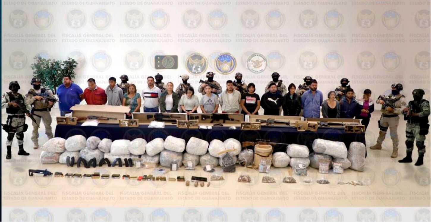 leon detenidos y armas