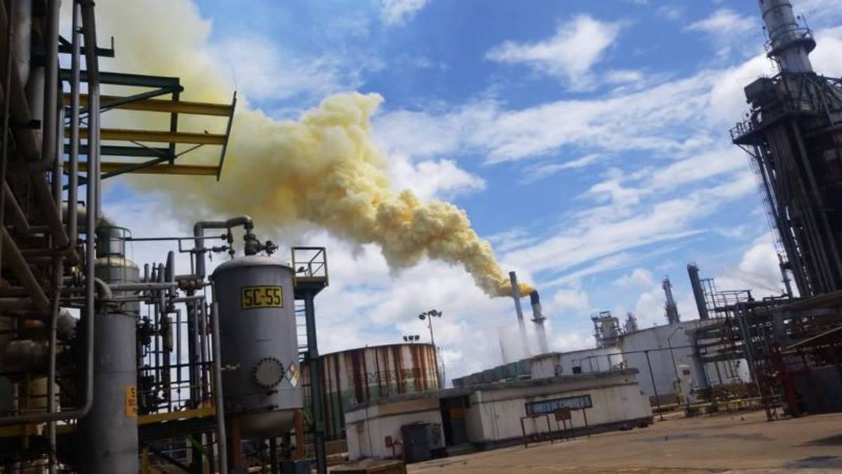 refineria nube salamanca
