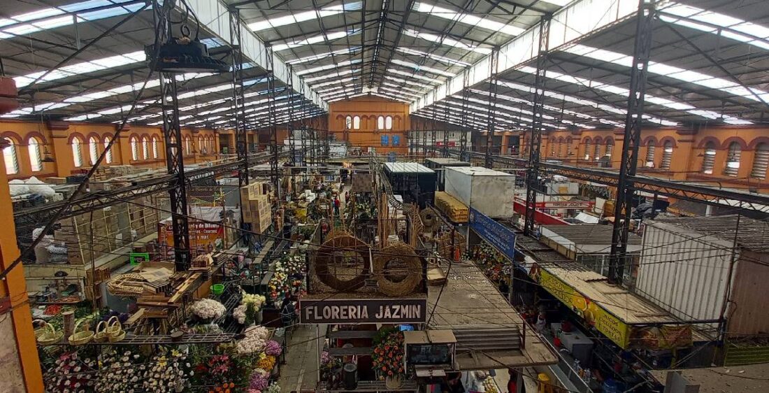 Regularizan expedientes mercados