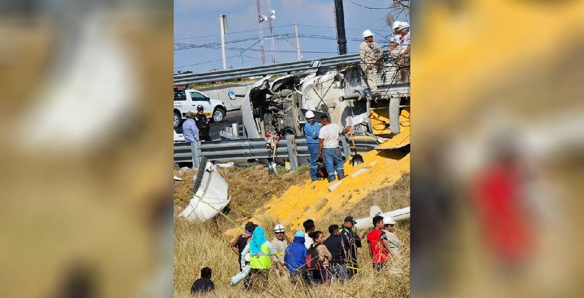 Vuelca camion de Bachoco