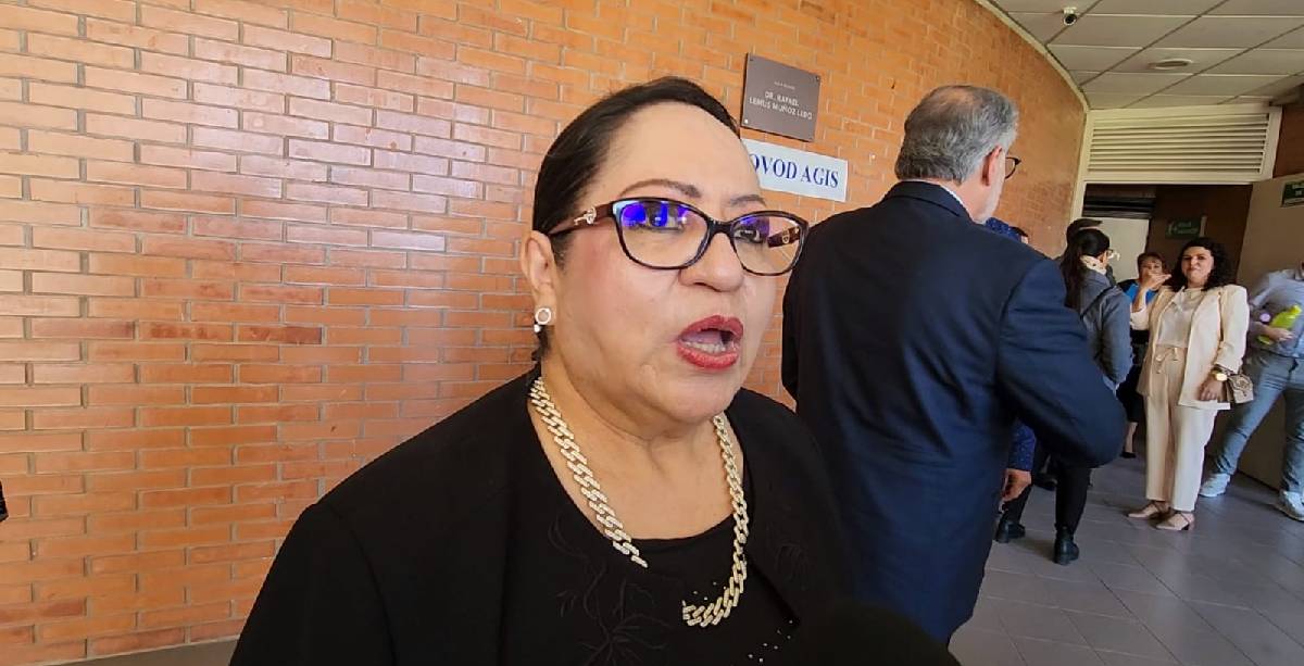 teresita renuncia a UG