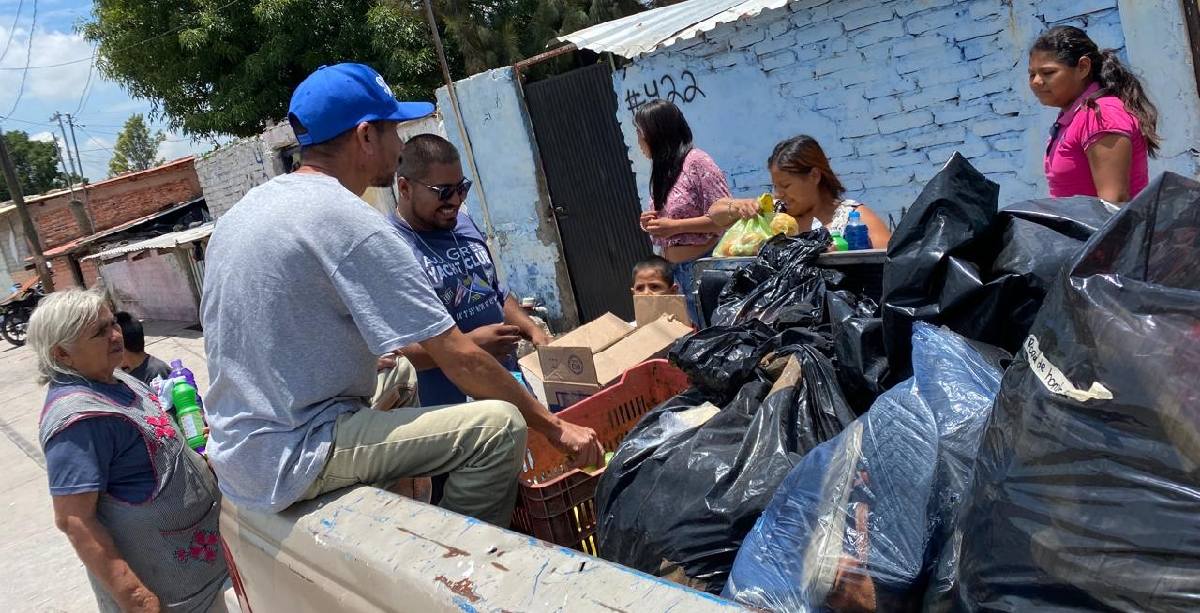 recaudan 500 bolsas de ropa para afectados