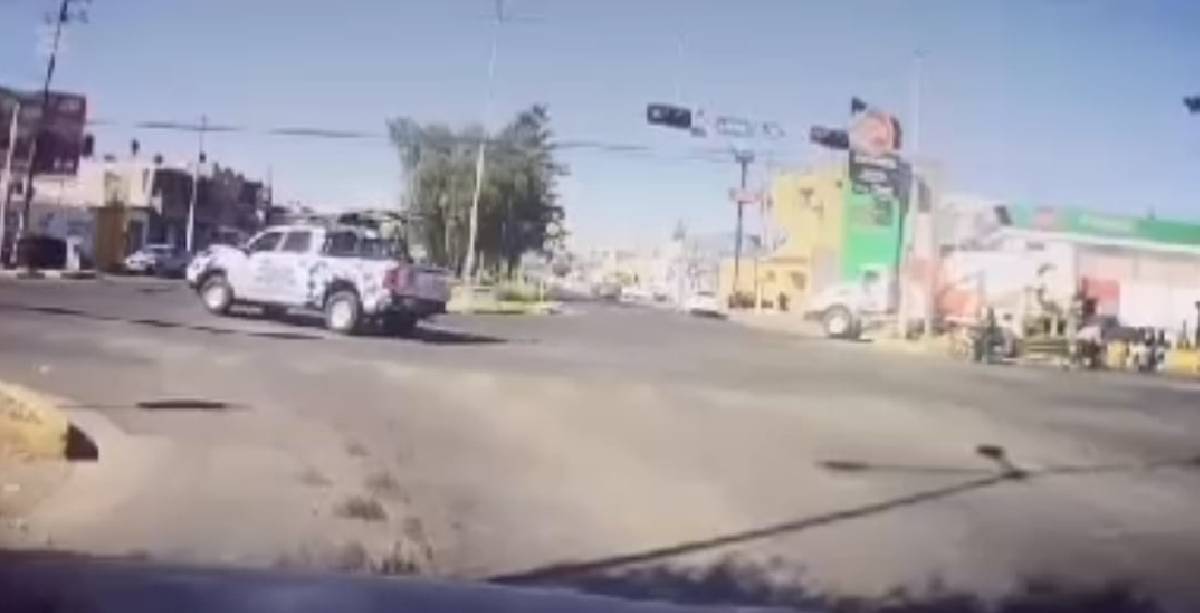 Patrulla de Policía Municipal propicia accidente BASE para foto nota 1200 x 600 44 1