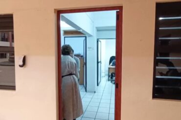 Acusan acoso laboral, despidos masivos y malas prácticas de la nueva Oficial; ella se niega a contestar oficial mayor oficina