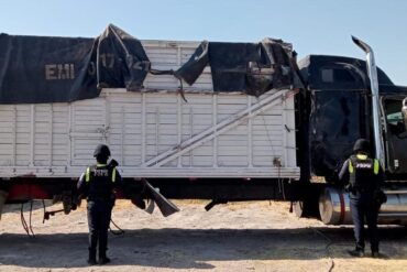 Aseguran camion con reporte de robo en la carretera Celaya Juventino Rosas3