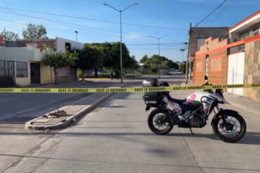 Maleta con restos y cartulina Salamanca