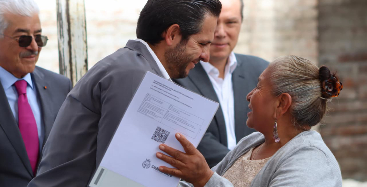 Chelis entrega testamentos