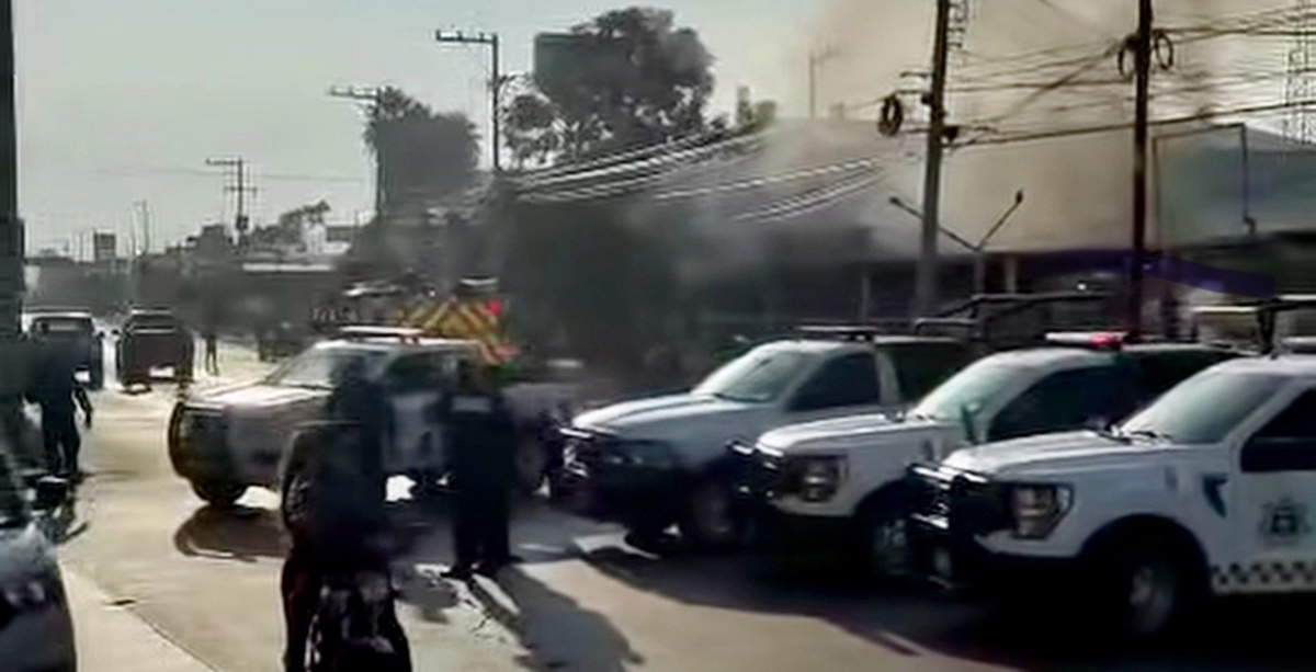 A metros del C4 y del Ejército, incendian lote de autos Incendio 1