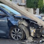 Conductora choca y tira poste de alumbrado en la colonia Alameda Choque Alamaeda