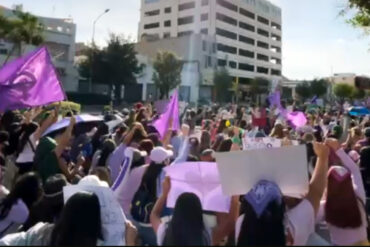 LEON PROTESTA