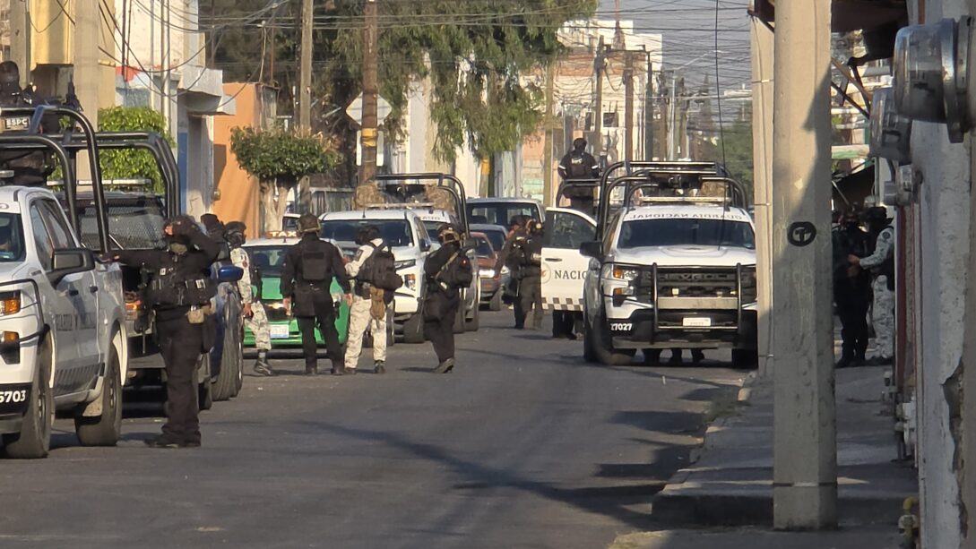 Federales de "élite" hacen operativo en Celaya; cierran calles, hacen cateos y no hay información 865eec4c 10b2 447a ac44 79dc9a3b6c04 e1775845728348