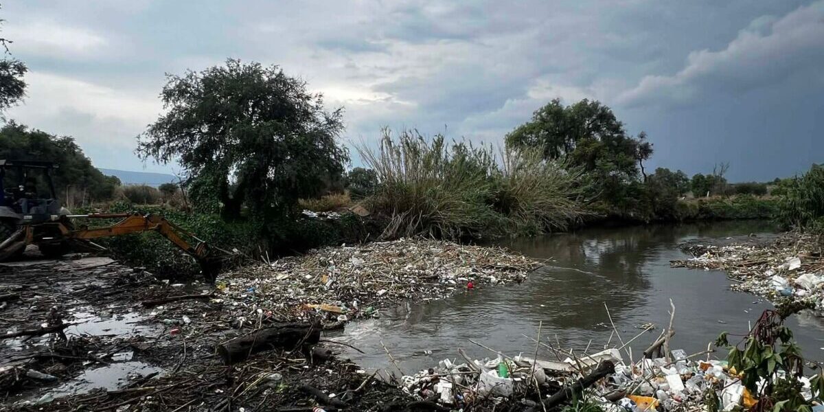 Refuerzan limpieza del río Apaseo para prevenir desbordamientos IMG 20260608 WA0020 e1781052148324