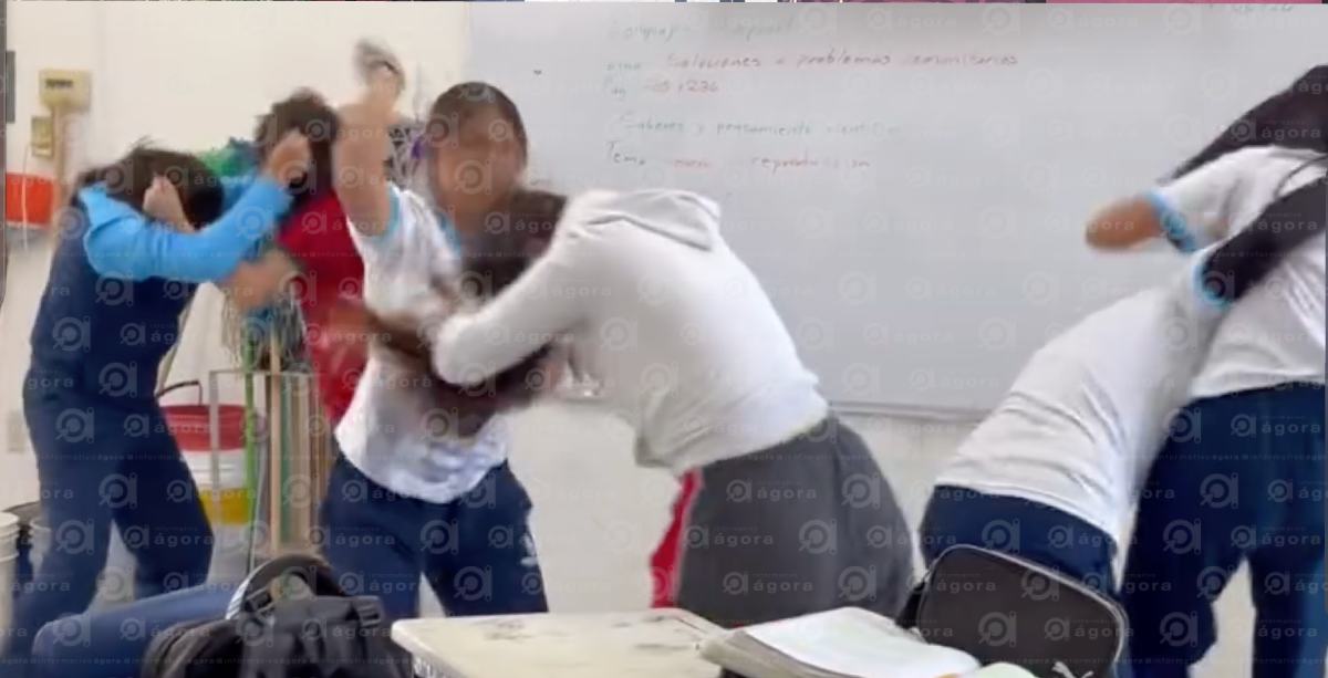 PELEAS NINAS