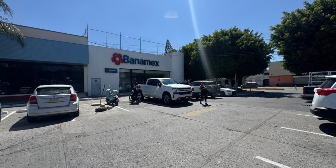 Le roban 80 mil pesos al salir de Banamex WhatsApp Image 2026 06 12 at 14.34.38