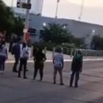 Usuarios bloquean acceso en la base Delta tras esperar tres horas el transporte WhatsApp Image 2026 07 06 at 9.12.22 AM e1783350798812