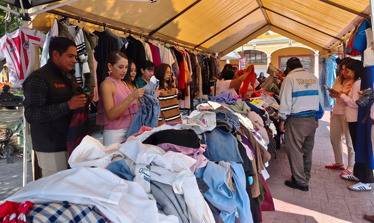 Hace DIF bazar de ropa "de segunda mano" bazar cortaza