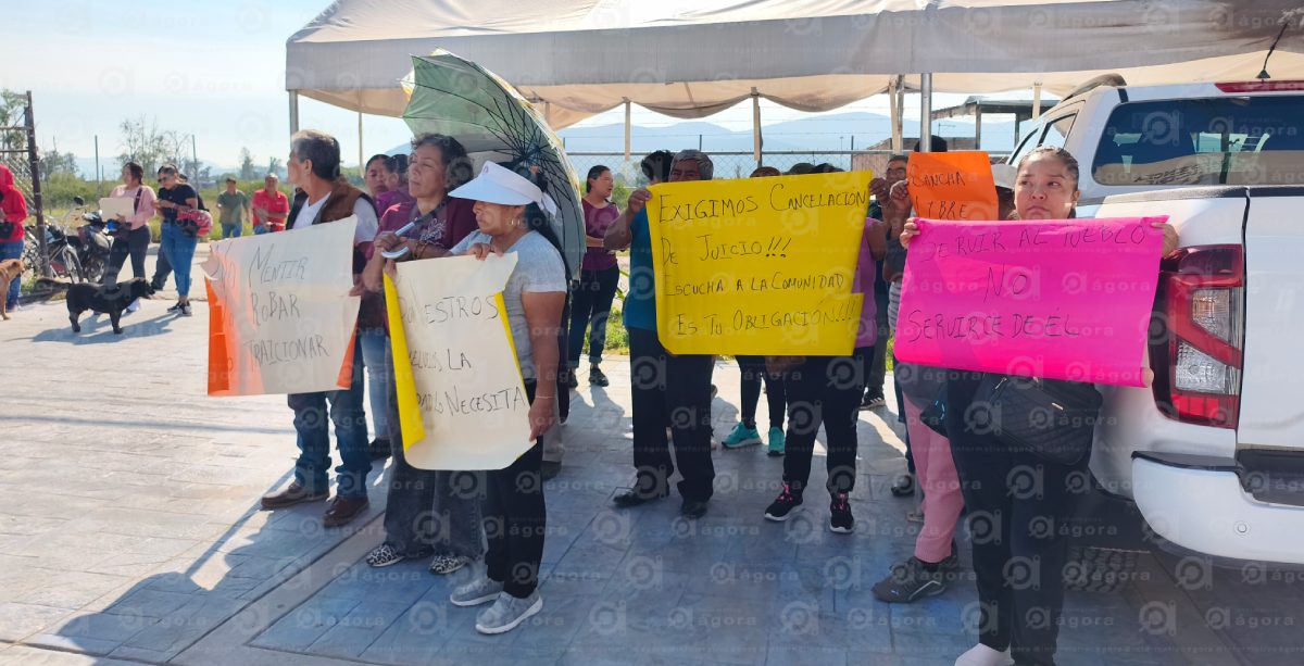 Comunidad indígena San Agustín exige que les regresen explanada protesta comonfort
