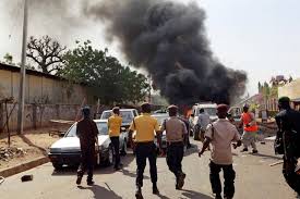 Explota bomba cerca de mitin del presidente de Nig 1 ECikLfp