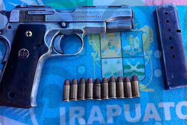 Arma asegurado por ejercito