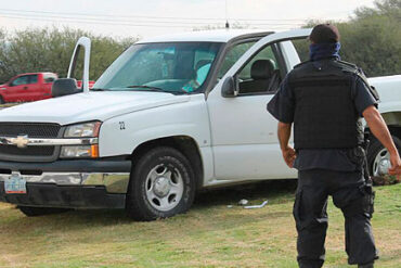 Camioneta Persecucion 3GR90xj